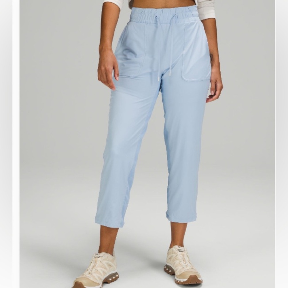 Lululemon Women’s Beyond The Studio Crop Jogger Pant Size 2 Blue Linen